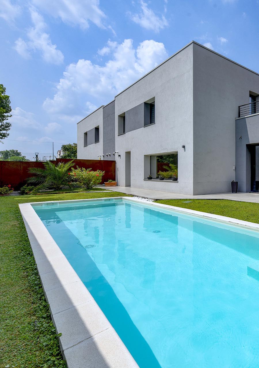 Villa Bifamiliare con Piscina