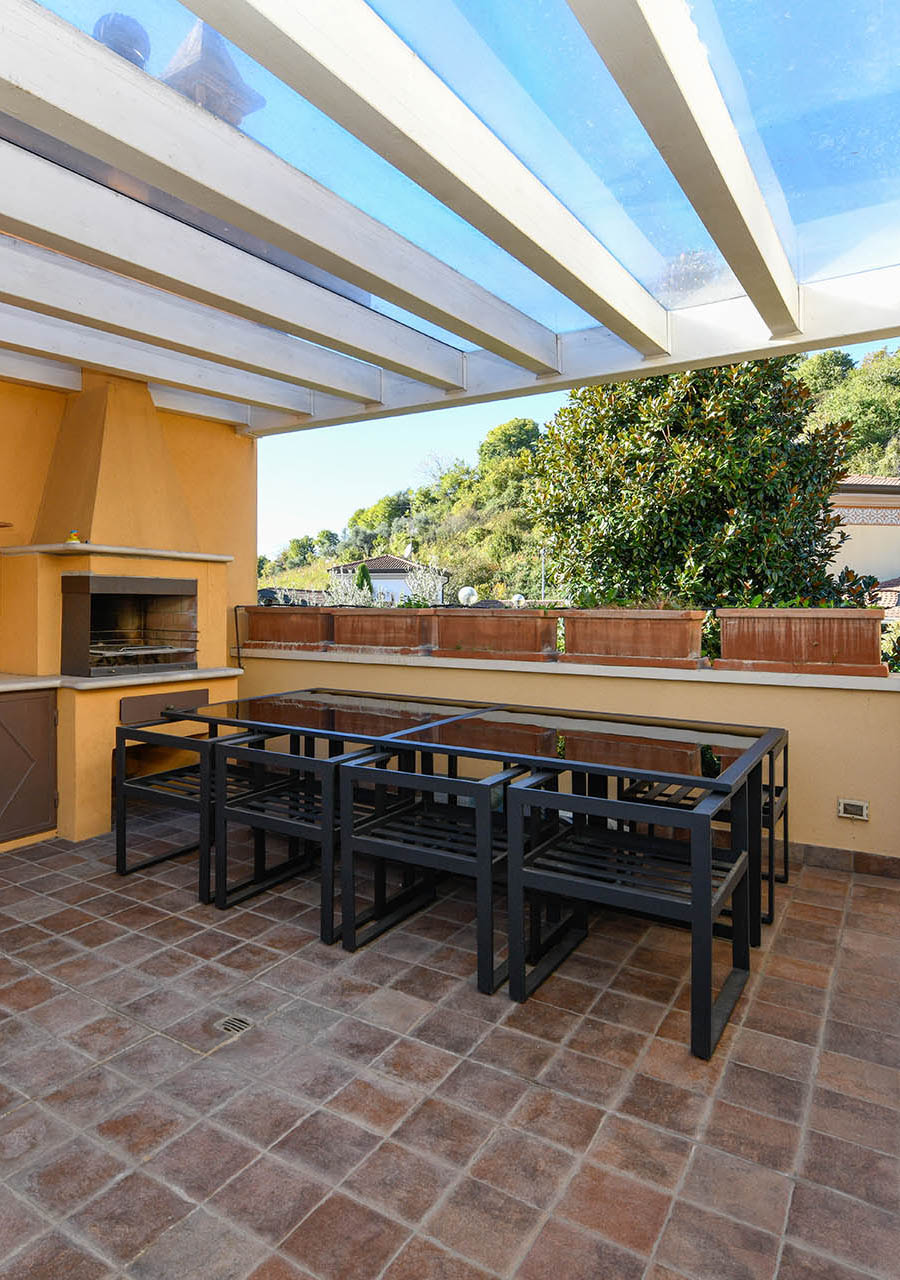 Villa Bifamiliare con Giardino