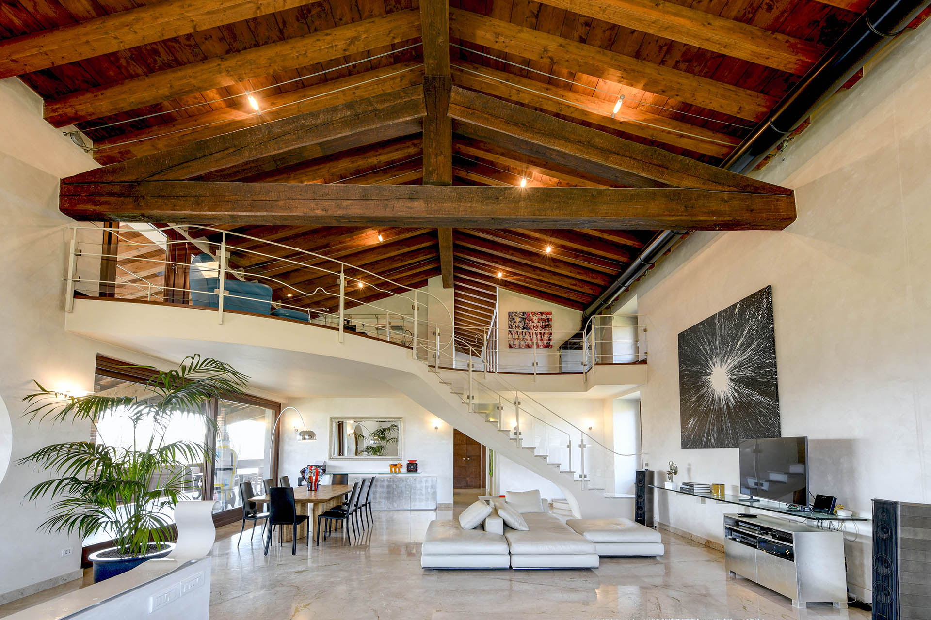 Villa con Due Unità Indipendenti