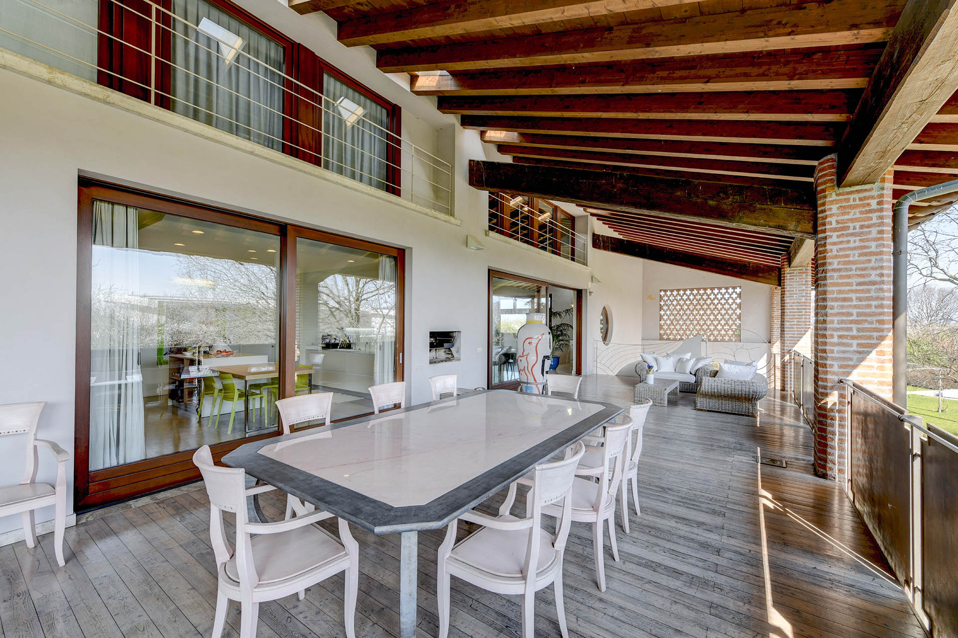 Villa con Due Unità Indipendenti